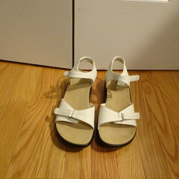 SOFTSHOE by Medicus leather comfort casual sandals 9M  Soft Shoe Porter NWT - Picture 1 of 4